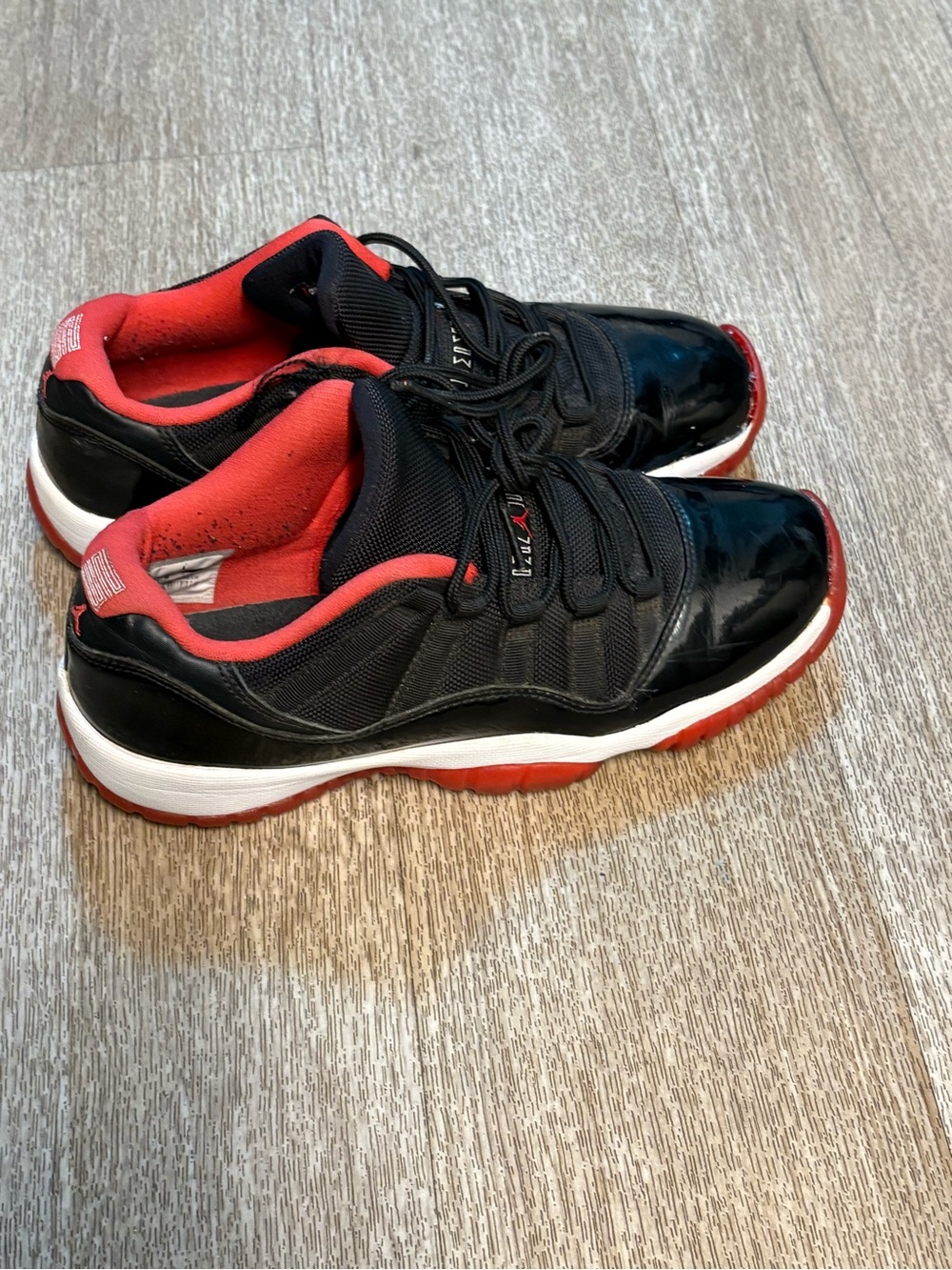 JORDAN RETRO 11 LOW BRED SIZE 7Y *FIRM PRICE*